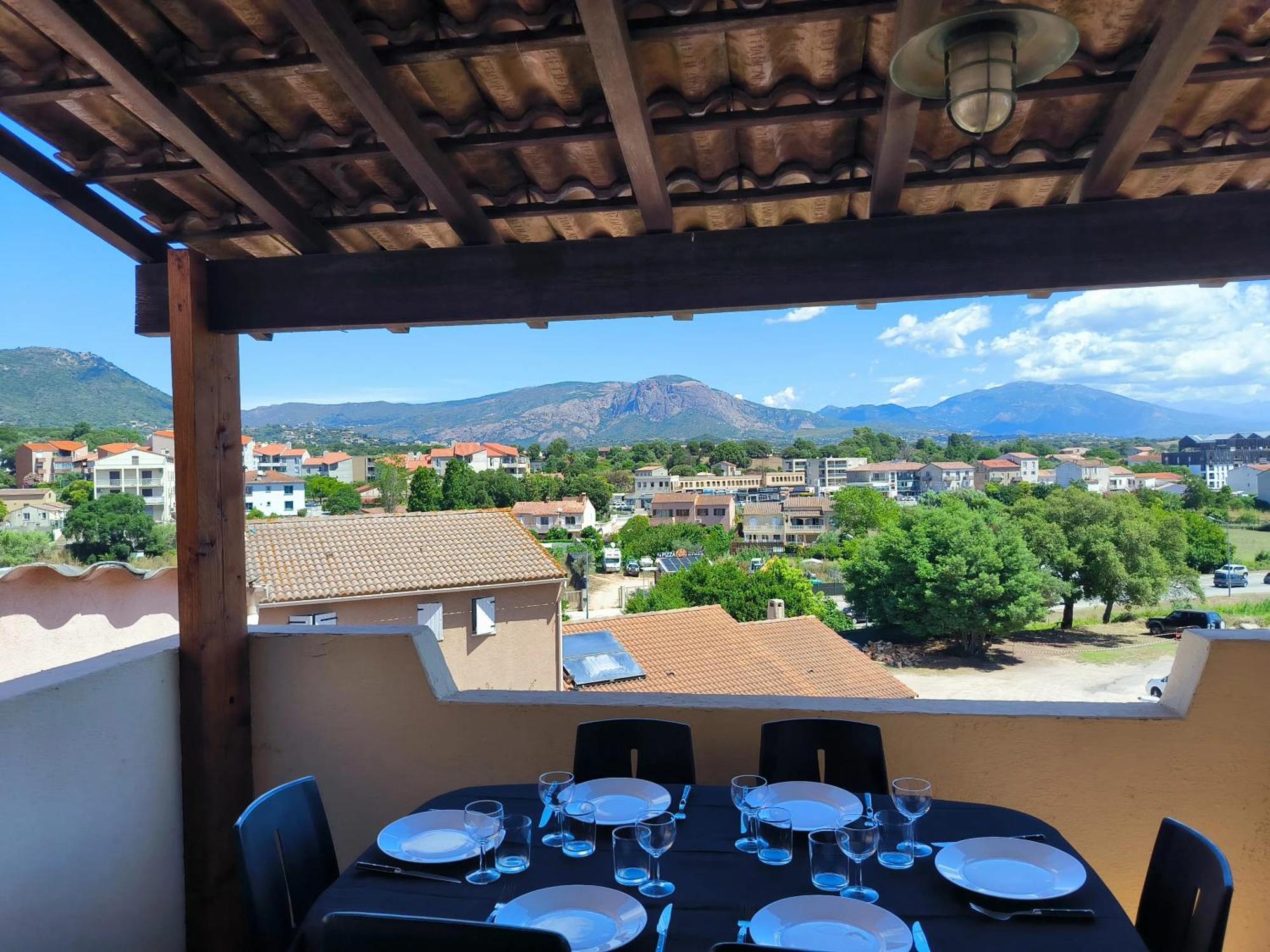 Maison Chaleureuse A Avec Vue Sur Le Jardin Hébergement de vacances Ajaccio (Corsica)